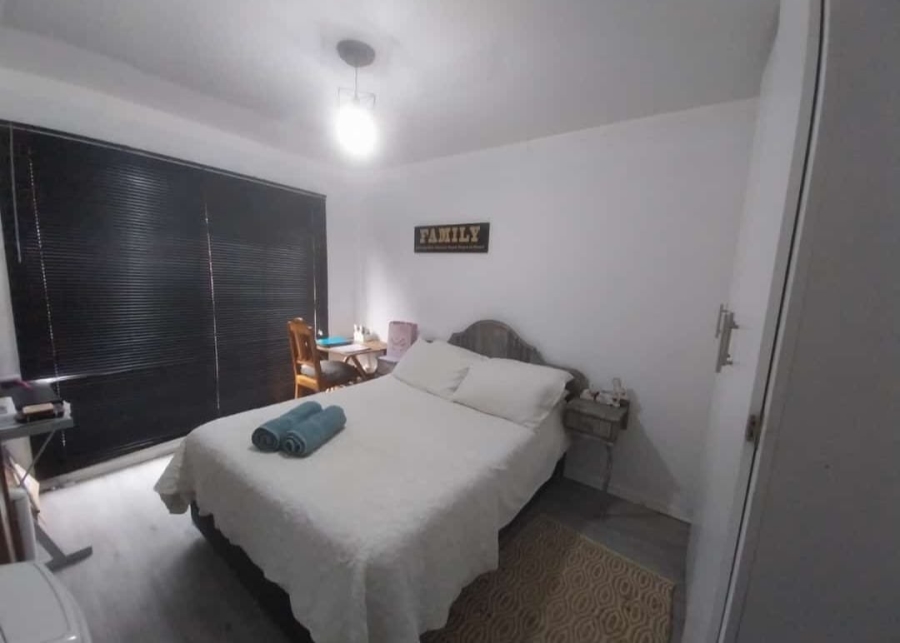 2 Bedroom Property for Sale in Langenhovenpark Free State